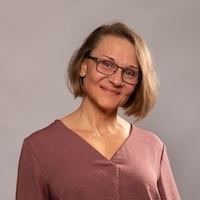 Bild von Caro Schaaf. Hypnose-Coach und Mentorin für weniger Stress und mehr du.